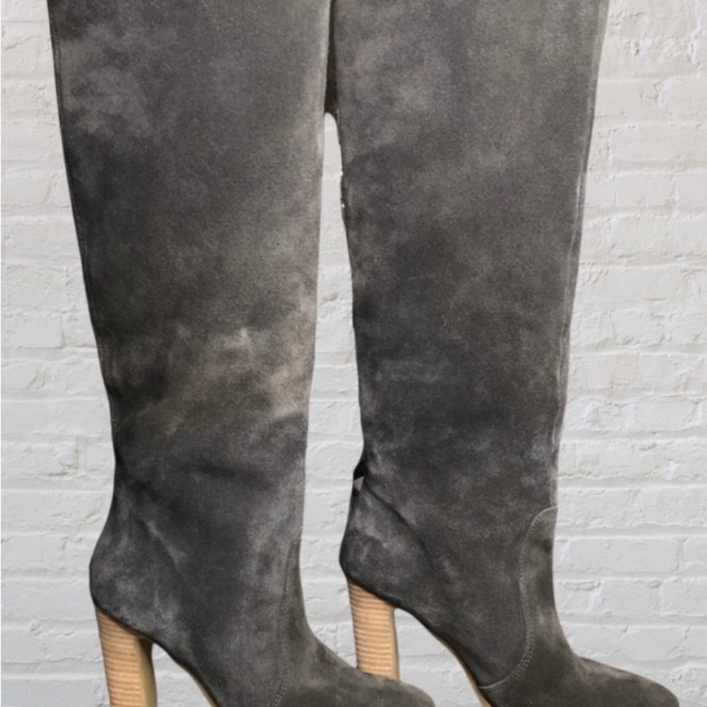 DOLCE VITA TALL GREY SUEDE BOOTS SIZE 8.5, gently loved